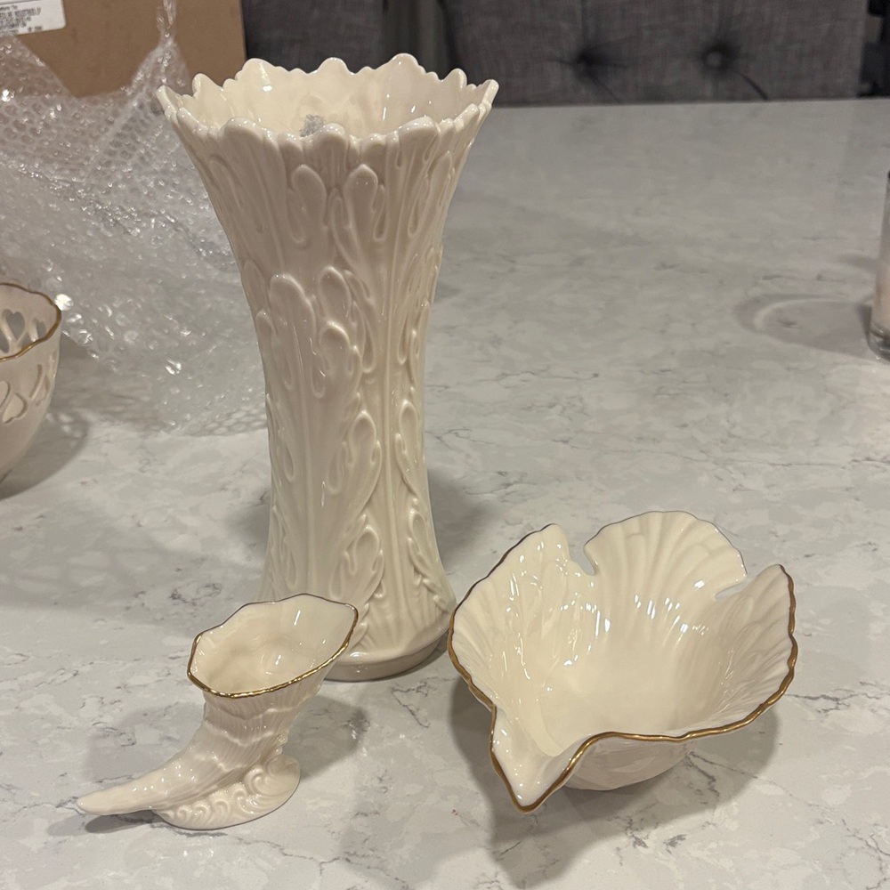 Lenox Cream Ceramic Vase and Dish Set